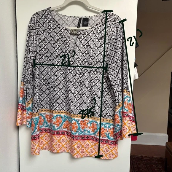 Patterned Women's Top with Multicolor Design - Picture 2 of 6